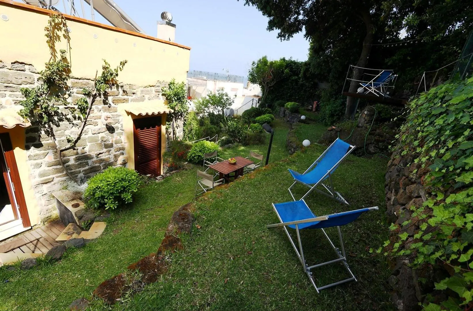 Hotel Baglio Antico Forno Isola di Ustica 2*,  Italia